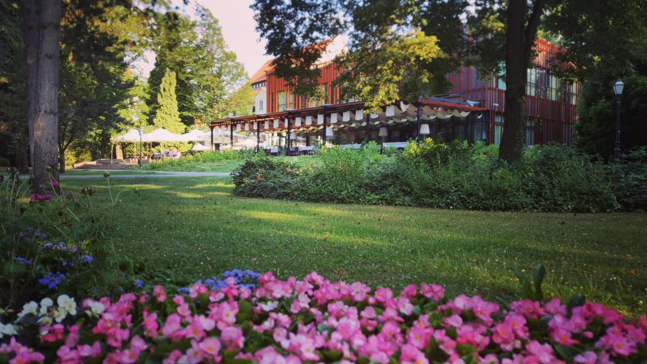 Park Boutique Hotel Вараждин Экстерьер фото