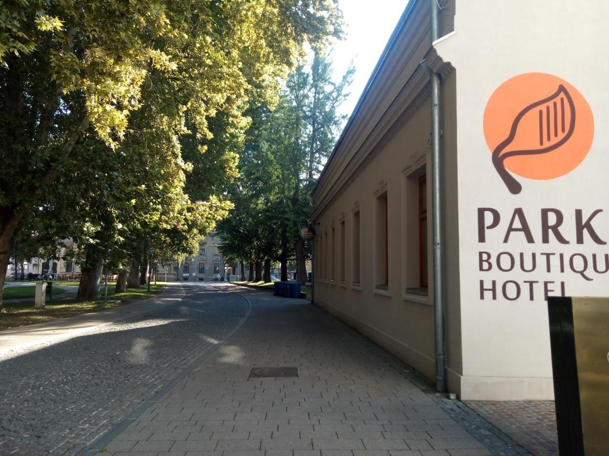 Park Boutique Hotel Вараждин Экстерьер фото