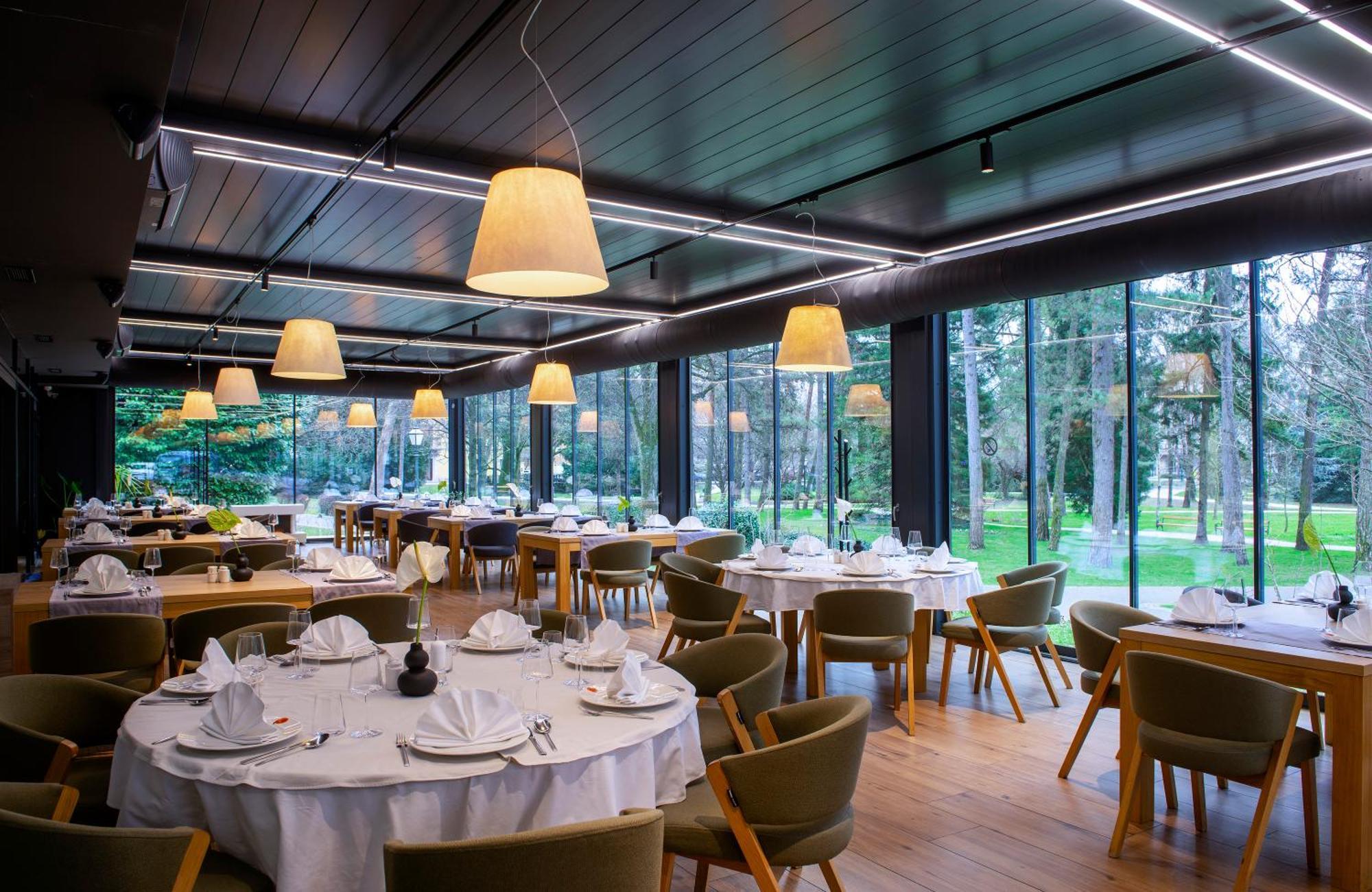 Park Boutique Hotel Вараждин Экстерьер фото